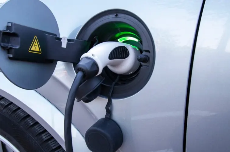 Baterias de carros elétricos degradam em média 2,3% ao ano; entenda os fatores