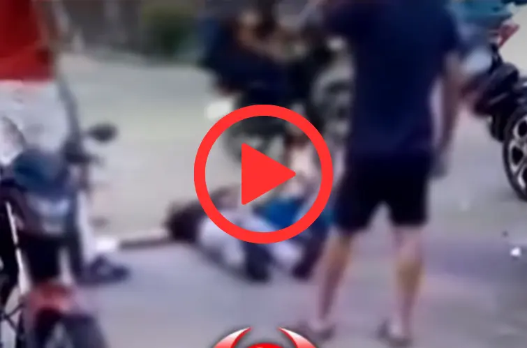 Vídeo mostra acidente entre carro e moto que deixou homem ferido no bairro Liberdade