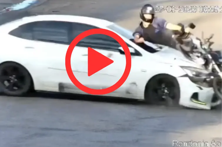 Vídeo registra motociclista sendo arremessado em atropelamento na Av. Abunã; Vítima foi intubada