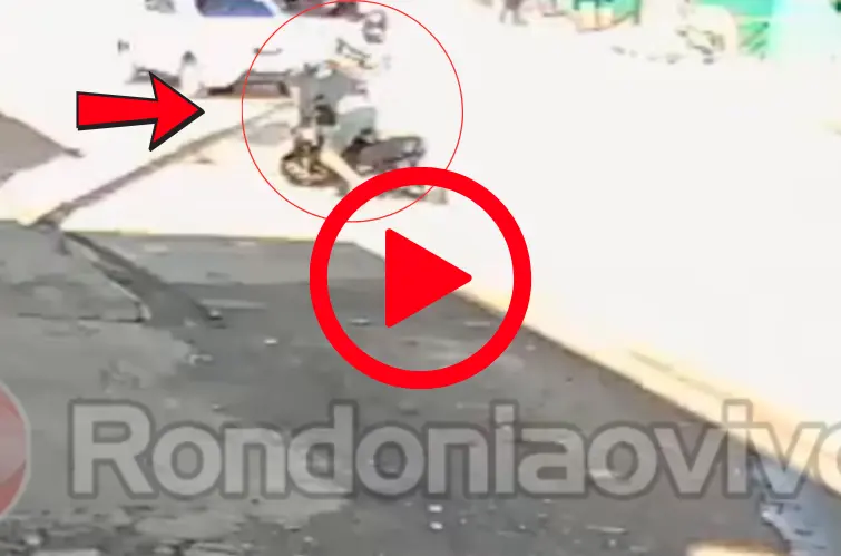 Motociclistas ficam em estado grave após forte colisão na Avenida Calama; vídeo mostra o momento do impacto