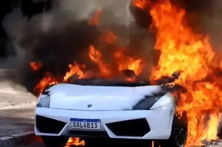 Veja quais objetos deixados dentro do carro podem causar incêndio, explosão e acidentes