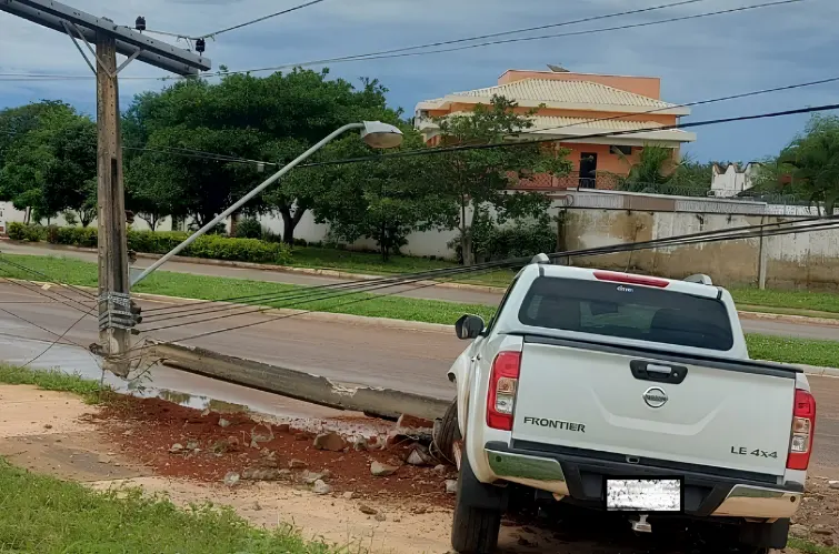 Colisões com postes de energia já deixaram mais de 240 mil rondonienses sem luz