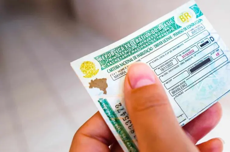 Motoristas das categorias C, D e E podem receber multa de R$ 1,4 mil por atraso em exame toxicológico