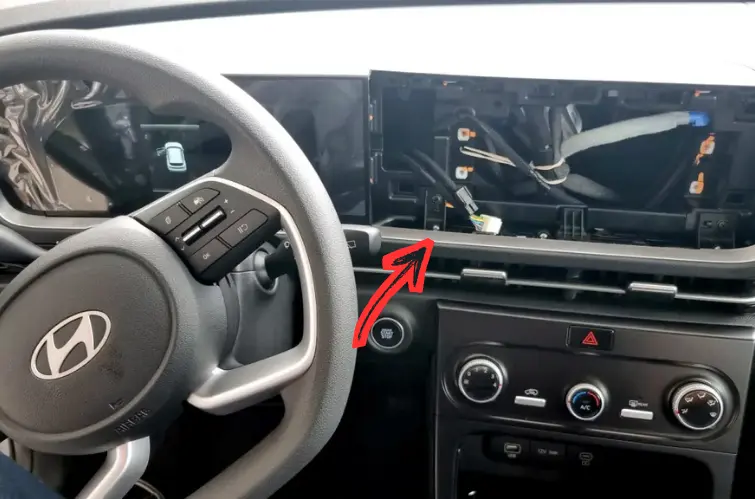 Hyundai promete importar peça para fechar buraco no painel do Creta Action   