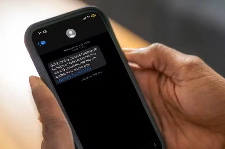 Detran não envia SMS sobre cancelamento de CNH; entenda como checar