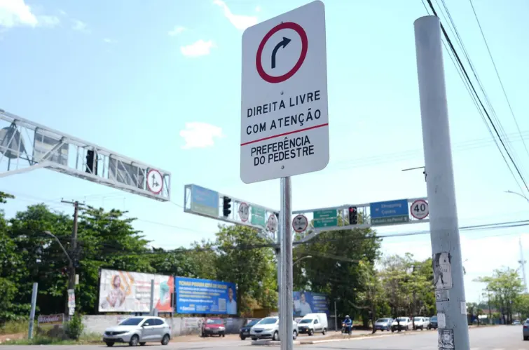 Veja onde há placa de direita livre em Porto Velho