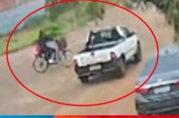 Câmeras registram atropelamento de adolescente e criança em Vilhena