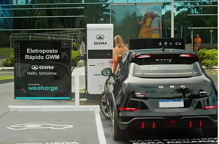 Brasil lidera alta de carros elétricos enquanto mundo reage ao preço do petróleo