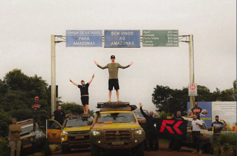 Comboio de Ricardo ACF cruza Porto Velho durante travessia pela Transamazônica